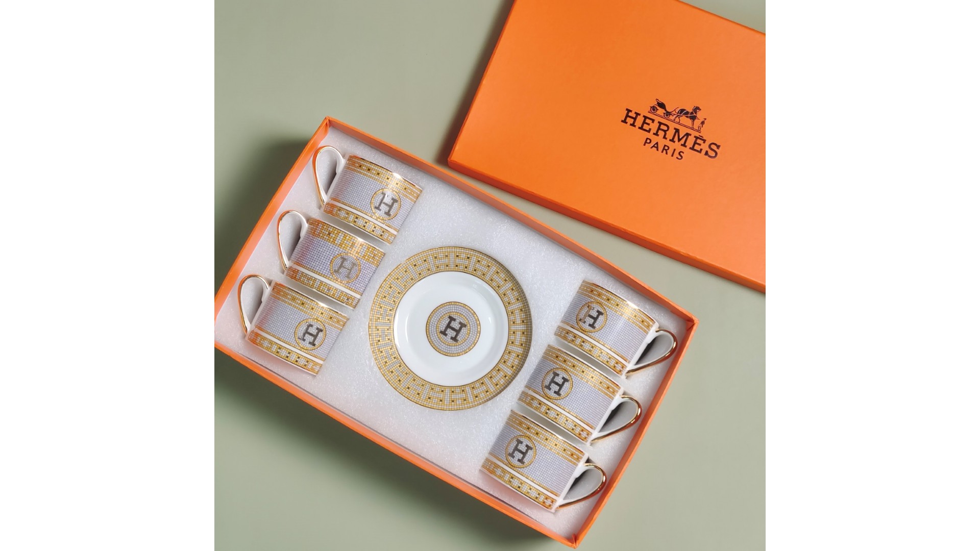 Hermes amiral mağazasının ikonik mozaik